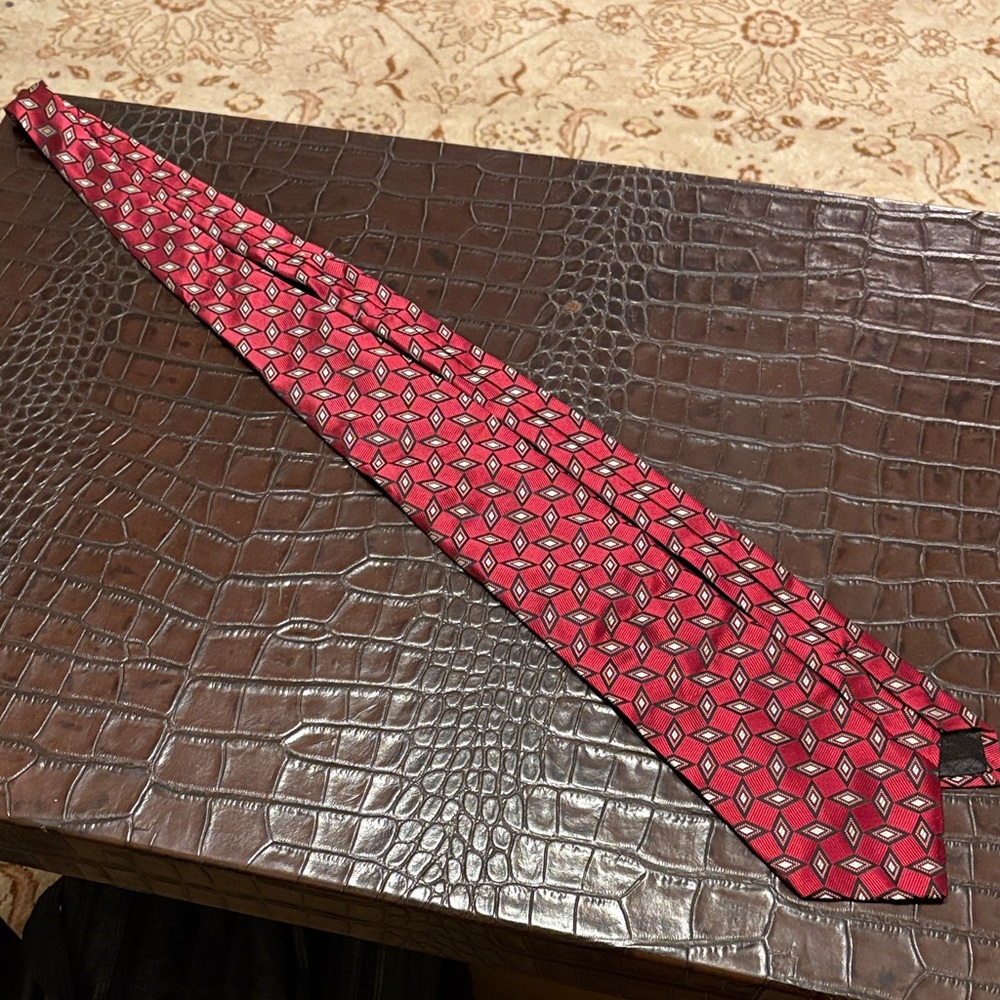 Hart Schaffner Marx Red Diamond Pattern Tie
